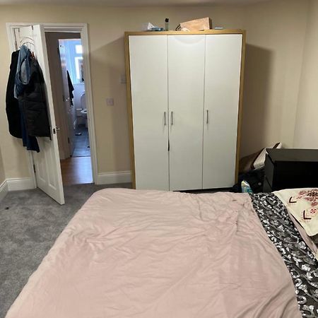 Double Bed Room Theobald Street ボーハムウッド エクステリア 写真